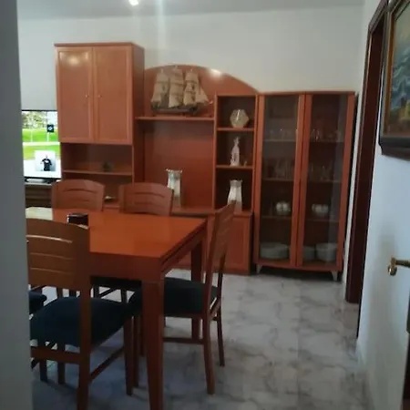 Apartamento En Edificio Nuevo, Con Piscina, Vistas A La Ria Y Al Puerto, Estancia Minima 14 Noches, Perfil Familiar, No Se Admiten Grupos De Jovenes *