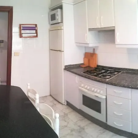 Apartamento En Edificio Nuevo, Con Piscina, Vistas A La Ria Y Al Puerto, Estancia Minima 14 Noches, Perfil Familiar, No Se Admiten Grupos De Jovenes Apartment *